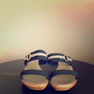 Excellent condition sleek summer sandals